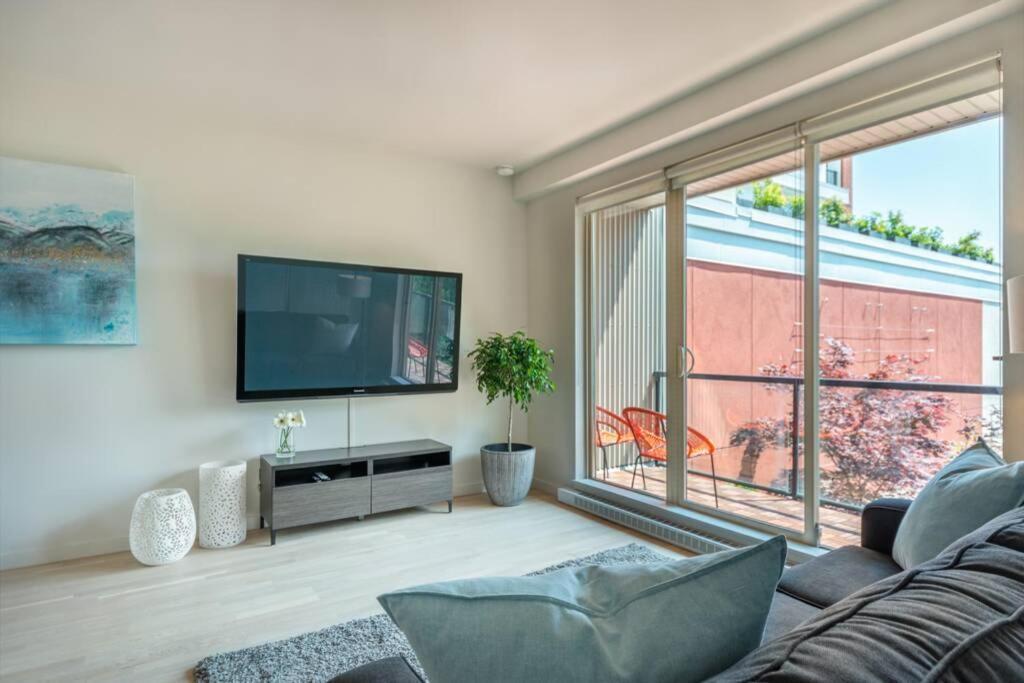 Clean 3Rd Floor Executive 1 Bedroom Apt In Old Town China Town ビクトリア エクステリア 写真