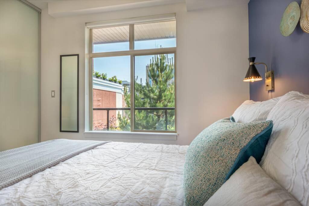 Clean 3Rd Floor Executive 1 Bedroom Apt In Old Town China Town ビクトリア エクステリア 写真